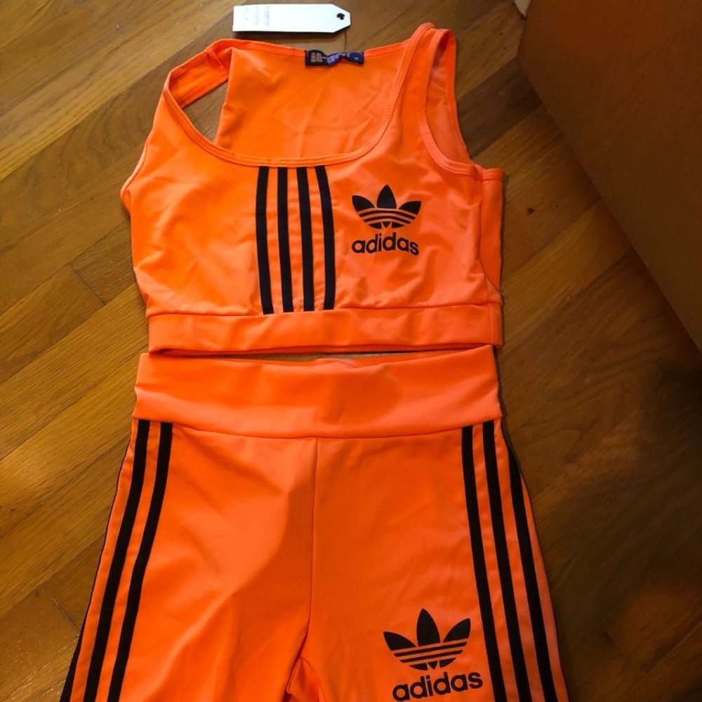 ADIDAS 2-piece GIRLS Active Sports Top & Long Shorts - size medium
